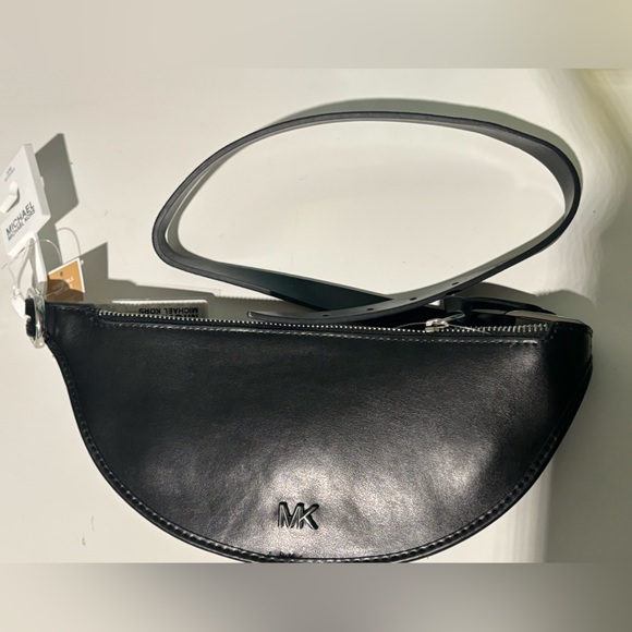 MICHAEL KORS REVERSIBLE BLACK / SIGNATURE LOGO BLACK LEATHER BELT BAG SIZE S/M - Picture 2 of 8